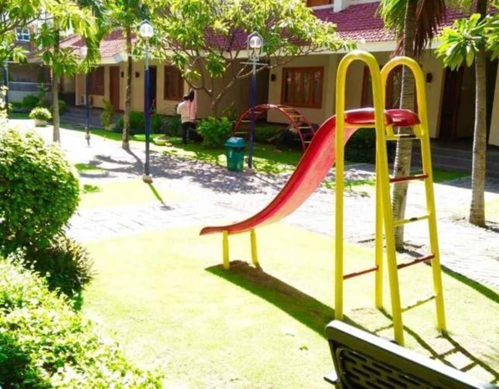 Country Heritage Resort Hotel Surabaya Buitenkant foto