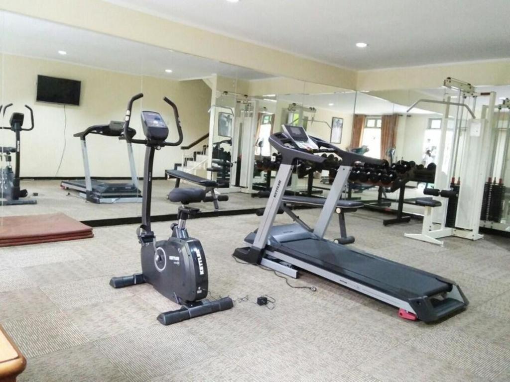 Country Heritage Resort Hotel Surabaya Buitenkant foto