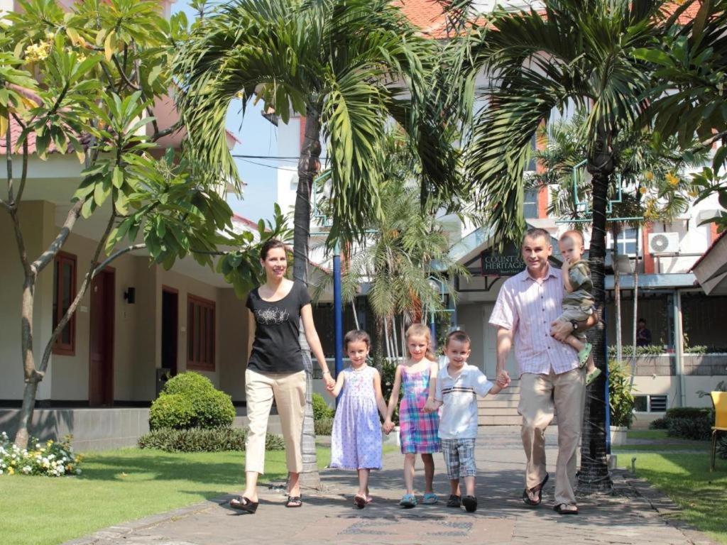 Country Heritage Resort Hotel Surabaya Buitenkant foto