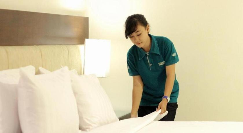 Country Heritage Resort Hotel Surabaya Buitenkant foto