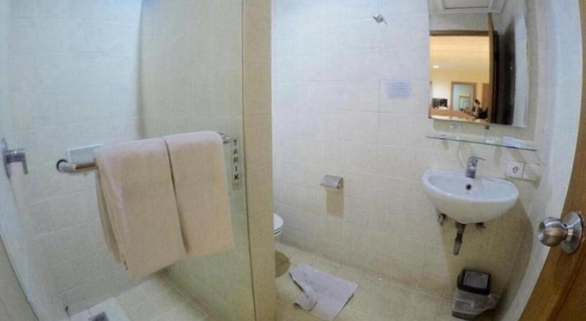 Country Heritage Resort Hotel Surabaya Buitenkant foto