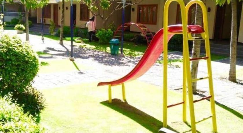 Country Heritage Resort Hotel Surabaya Buitenkant foto
